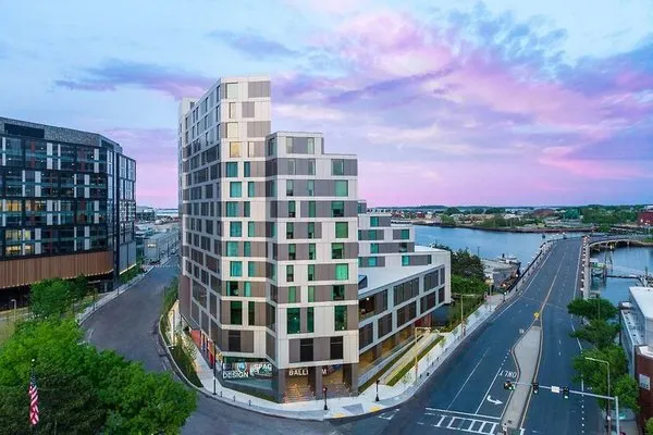 Hampton Inn Boston Seaport