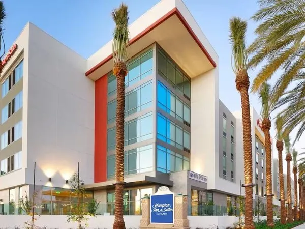 Hampton Inn & Suites Anaheim Resort Convention Center