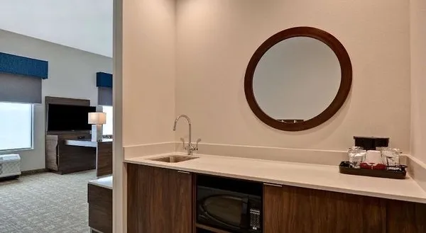 Hampton Inn & Suites Nashville Downtown Capitol View