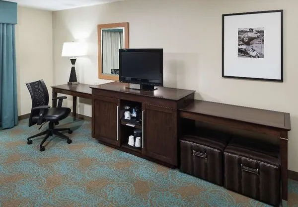 Hampton Inn & Suites St. Louis at Forest Park