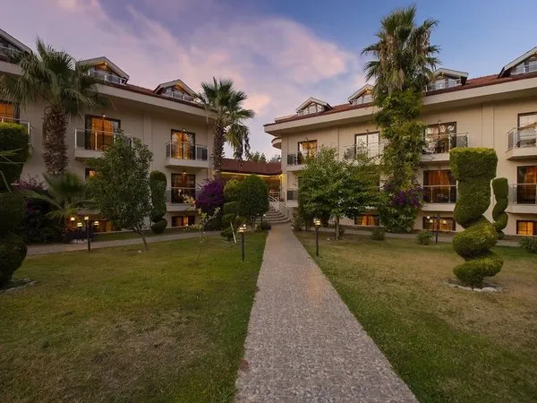 Han Deluxe Hotel & Suites