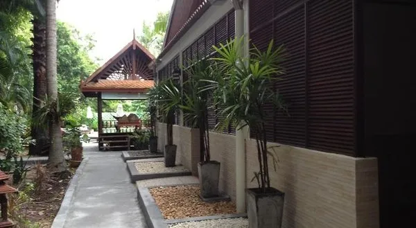 Harry's Bungalows & Restaurant