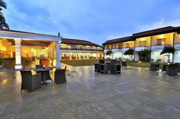 Hibiscus Beach Hotel & Villas