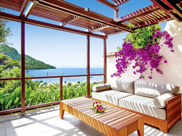 Hillside Beach Club