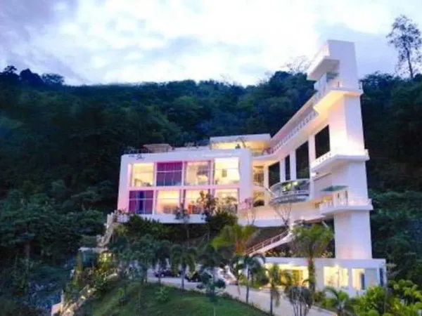 Hilltop Hotel & Residence