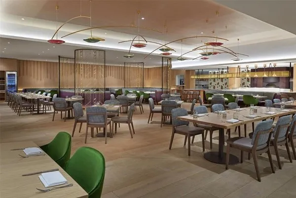 Hilton Toronto Airport Hotel & Suites