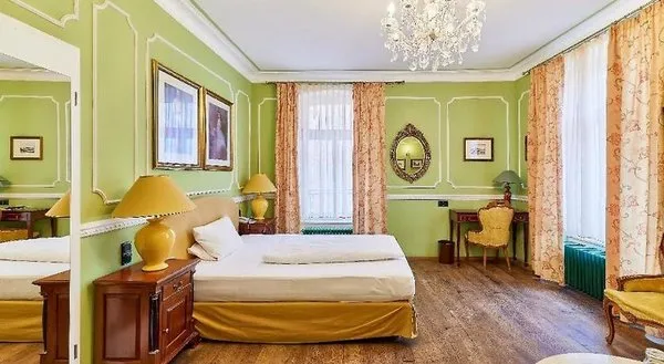 Hip-Hotel