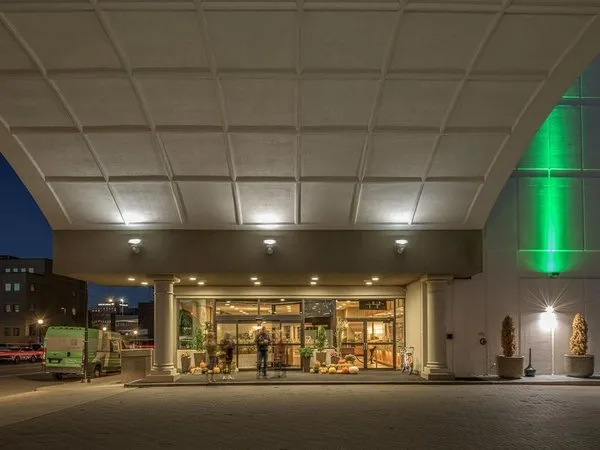 Holiday Inn By the Bay