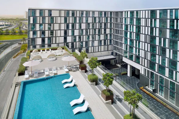 Holiday Inn Dubai Al-Maktoum Airport