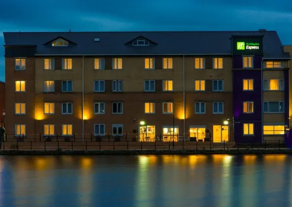 Holiday Inn Express Cardiff Bay