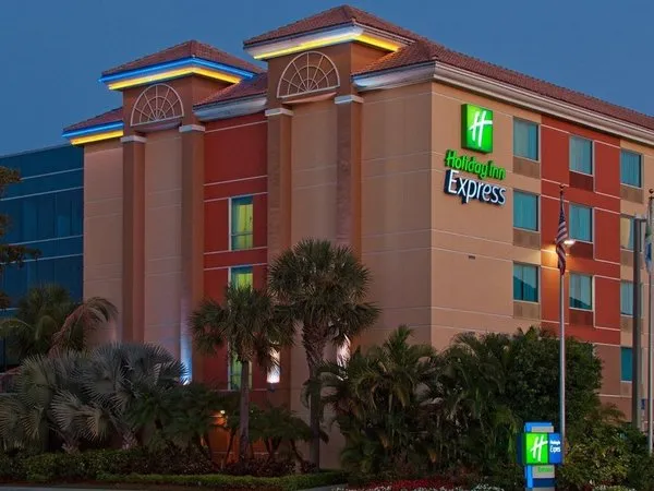Holiday Inn Express Ft Lauderdale Convention Center - Cruise