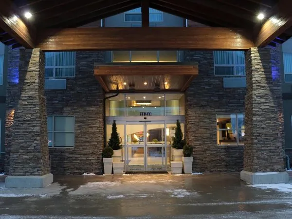 Holiday Inn Express Golden-Kicking Horse