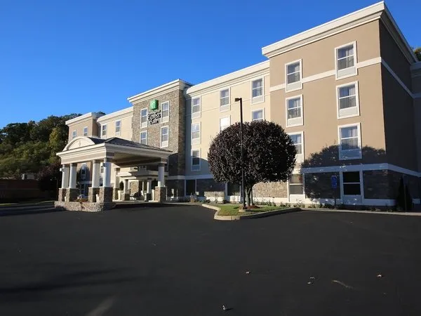Holiday Inn Express Hotel & Suites Danbury I-84
