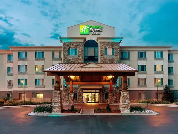 Holiday Inn Express Hotel & Suites Denver Airport