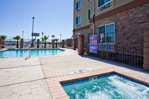Holiday Inn Express Hotel & Suites Fresno South