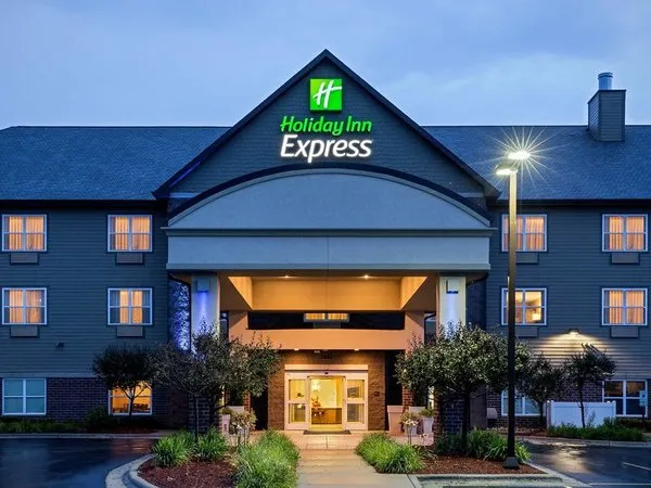 Holiday Inn Express Hotel & Suites Green Bay East