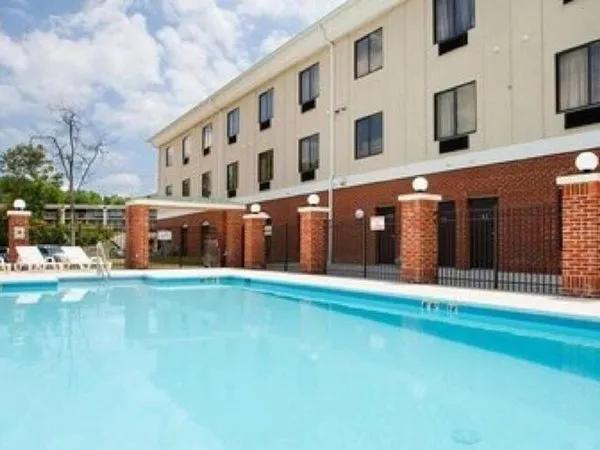Holiday Inn Express Hotel & Suites Greensboro - East