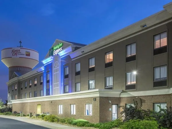 Holiday Inn Express Kansas City - at the Legends