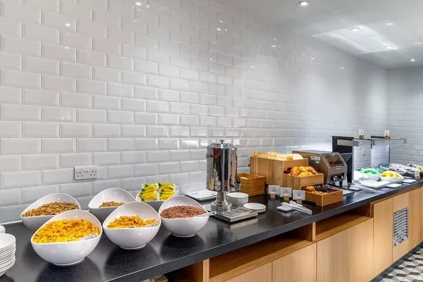 Holiday Inn Express London Heathrow T4