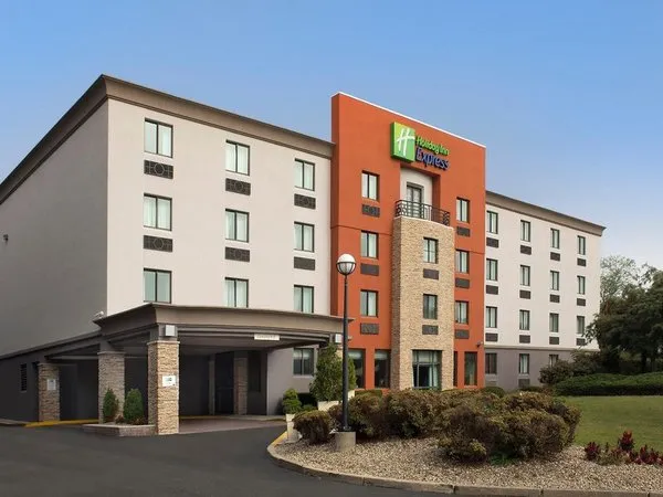 Holiday Inn Express Saugus Logan Airport