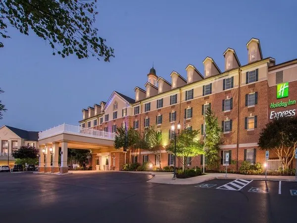 Holiday Inn Express State College @Williamsburg Square