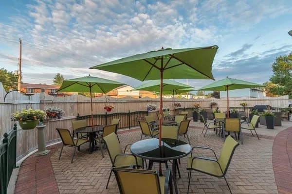 Holiday Inn Express & Suites Belleville