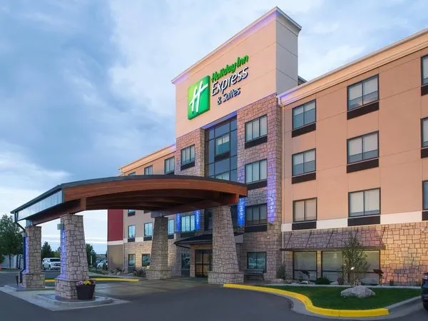 Holiday Inn Express & Suites Bismarck