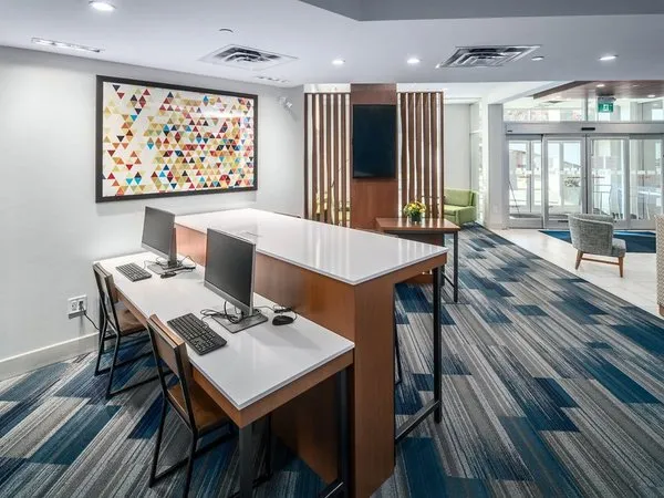 Holiday Inn Express & Suites Brandon