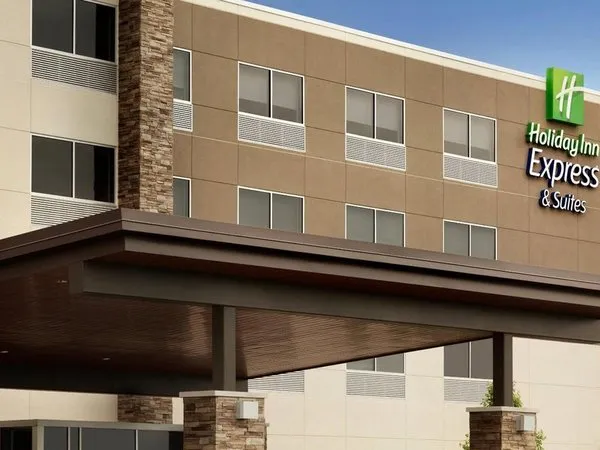Holiday Inn Express & Suites Calgary Airport Trail NE