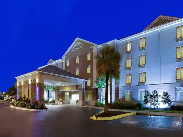 Holiday Inn Express & Suites Charleston Ashley Phosphate
