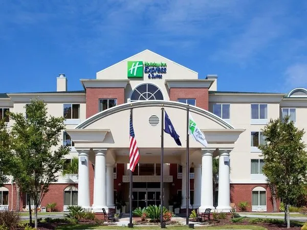 Holiday Inn Express & Suites Charleston-North