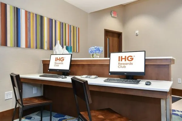Holiday Inn Express & Suites Charlotte Ballantyne