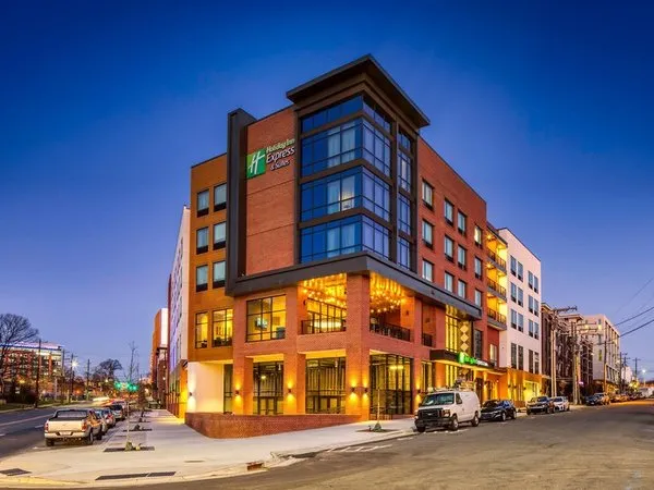 Holiday Inn Express & Suites Charlotte South End