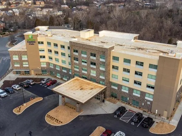 Holiday Inn Express & Suites Charlottesville