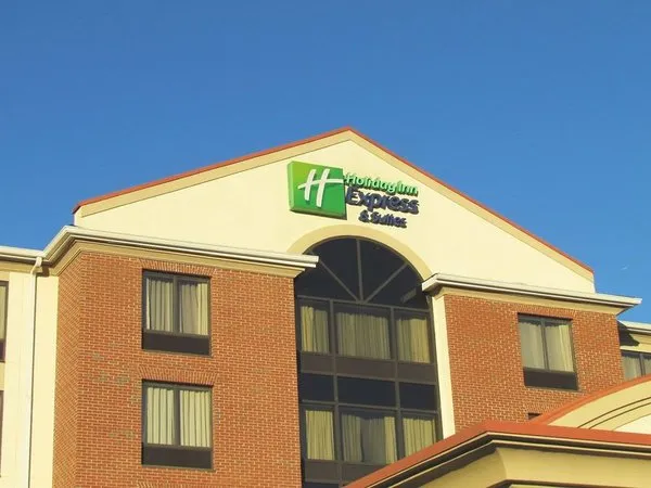 Holiday Inn Express & Suites Chesapeake