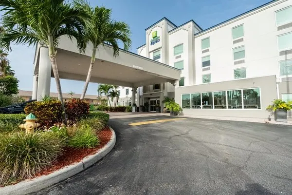 Holiday Inn Express & Suites Cocoa Beach