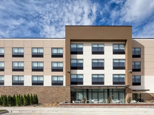 Holiday Inn Express & Suites East Peoria - Riverfront