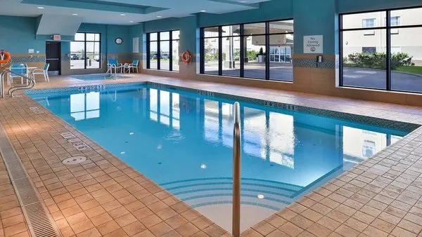 Holiday Inn Express & Suites Edmonton-International Airport