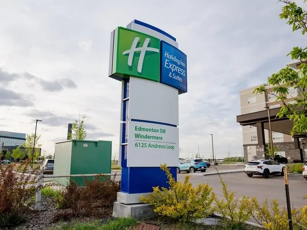 Holiday Inn Express & Suites Edmonton SW  Windermere