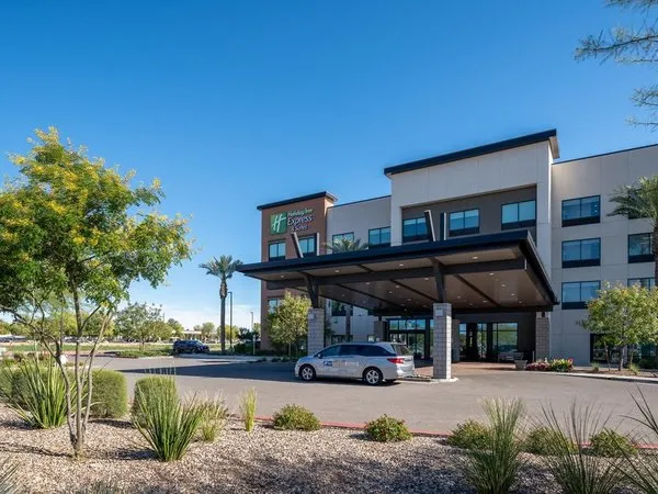 Holiday Inn Express & Suites Gilbert  Mesa Gateway Airport