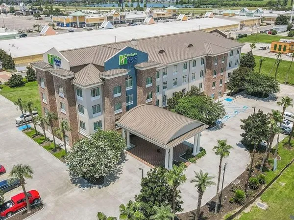 Holiday Inn Express & Suites Gonzales