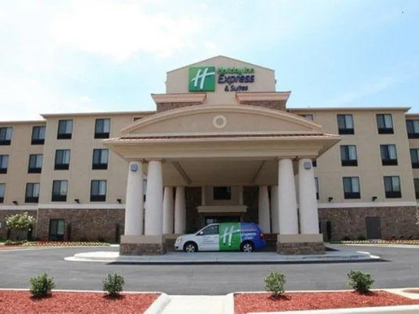Holiday Inn Express & Suites Huntsville Airport