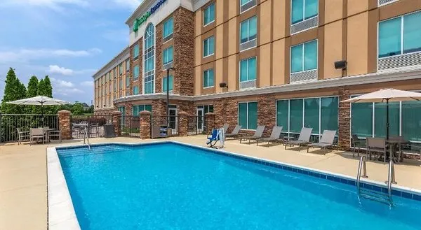Holiday Inn Express & Suites Huntsville West - Research Pk