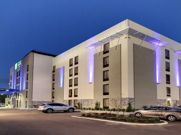 Holiday Inn Express & Suites Jackson Downtown - Coliseum