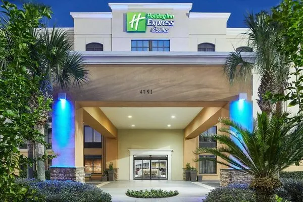 Holiday Inn Express & Suites Jacksonville SE- Med Ctr Area