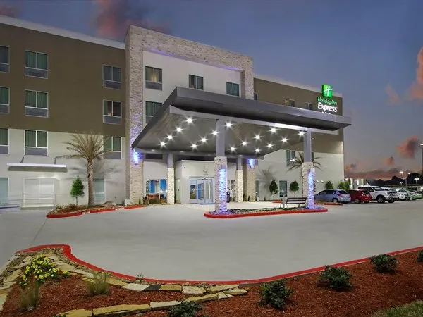 Holiday Inn Express & Suites Lake Charles South Casino Area