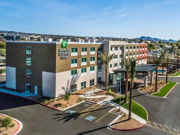 Holiday Inn Express & Suites Lake Havasu - London Bridge