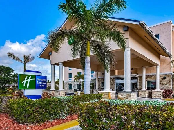 Holiday Inn Express & Suites Lantana