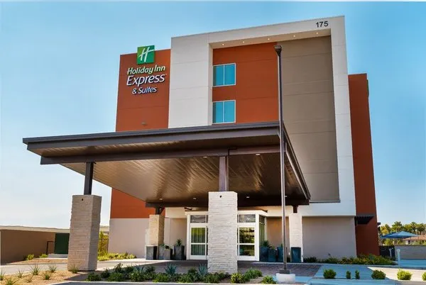Holiday Inn Express & Suites Las Vegas - E Tropicana