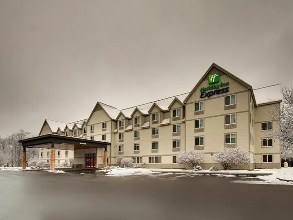 Holiday Inn Express & Suites Lincoln East - White Mountains